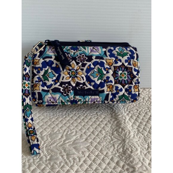 Vera Bradley Lisburn Medallion Cool RFID Wrist Wallet - Picture 10 of 10